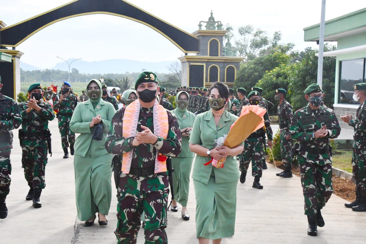 Prajurit Divif 3 Kostrad Sambut Calon Pangdivif 3 Kostrad Brigjen TNI Kunto Arief Wibowo