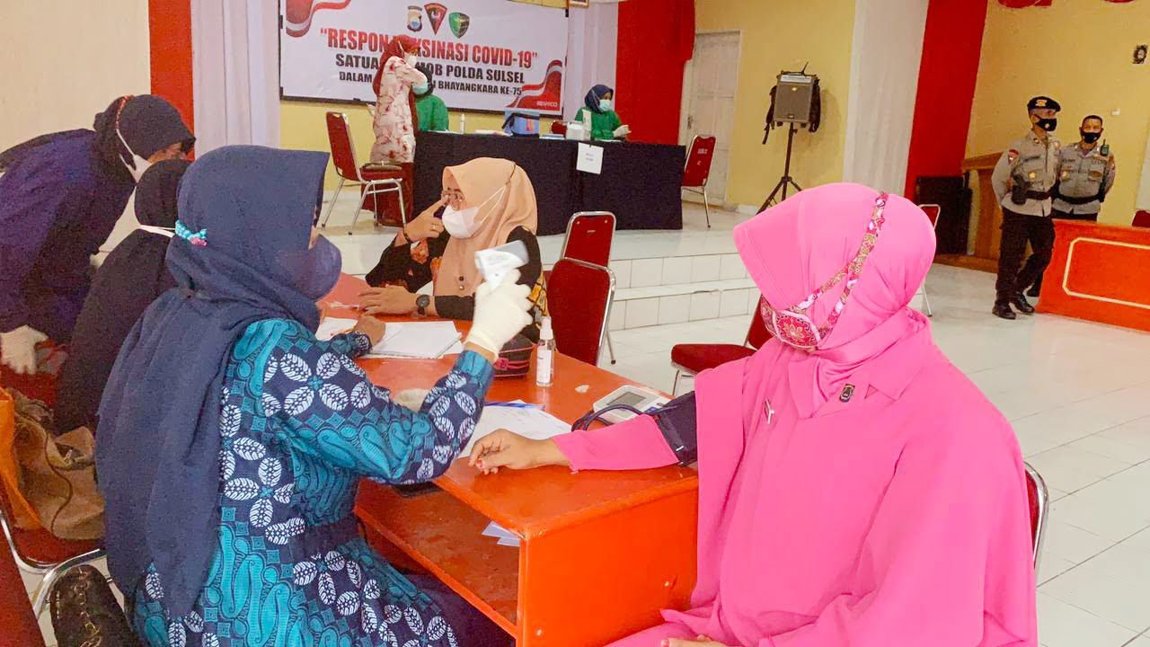 Dukung Program Pemerintah, Brimob Bone Kembali Gelar Vaksinasi di Mako Yon C Pelopor