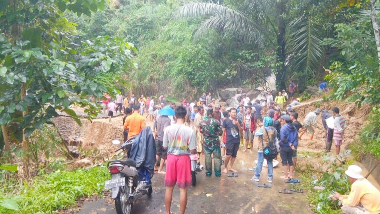 Banjir Bulukumba, 57 Hewan Ternak Terseret Arus Sungai 5 Banjir Bulukumba, 57 Hewan Ternak Terseret Arus Sungai