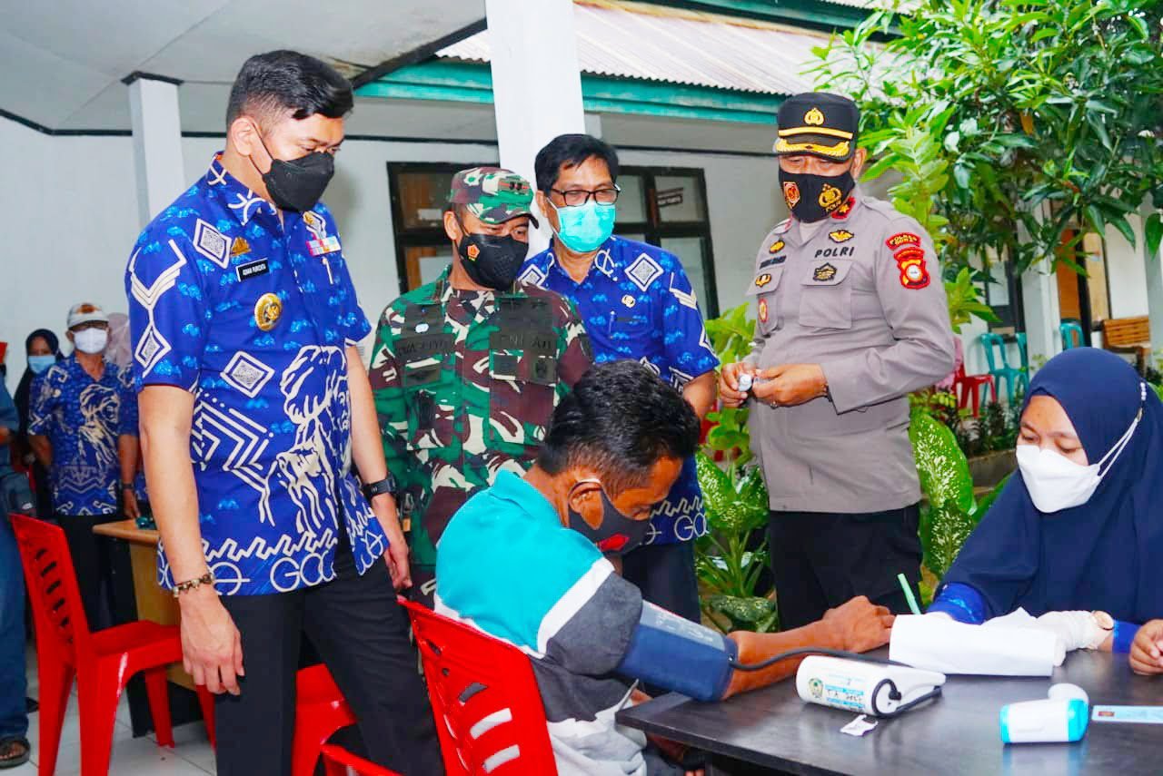 Vaksinasi Massal di Bajeng dan Bajeng Barat Lampaui Target