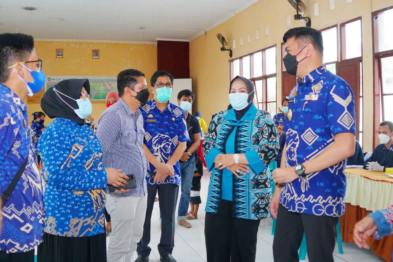 Vaksinasi Massal di Bajeng dan Bajeng Barat Lampaui Target 2 Vaksinasi Massal di Bajeng dan Bajeng Barat Lampaui Target
