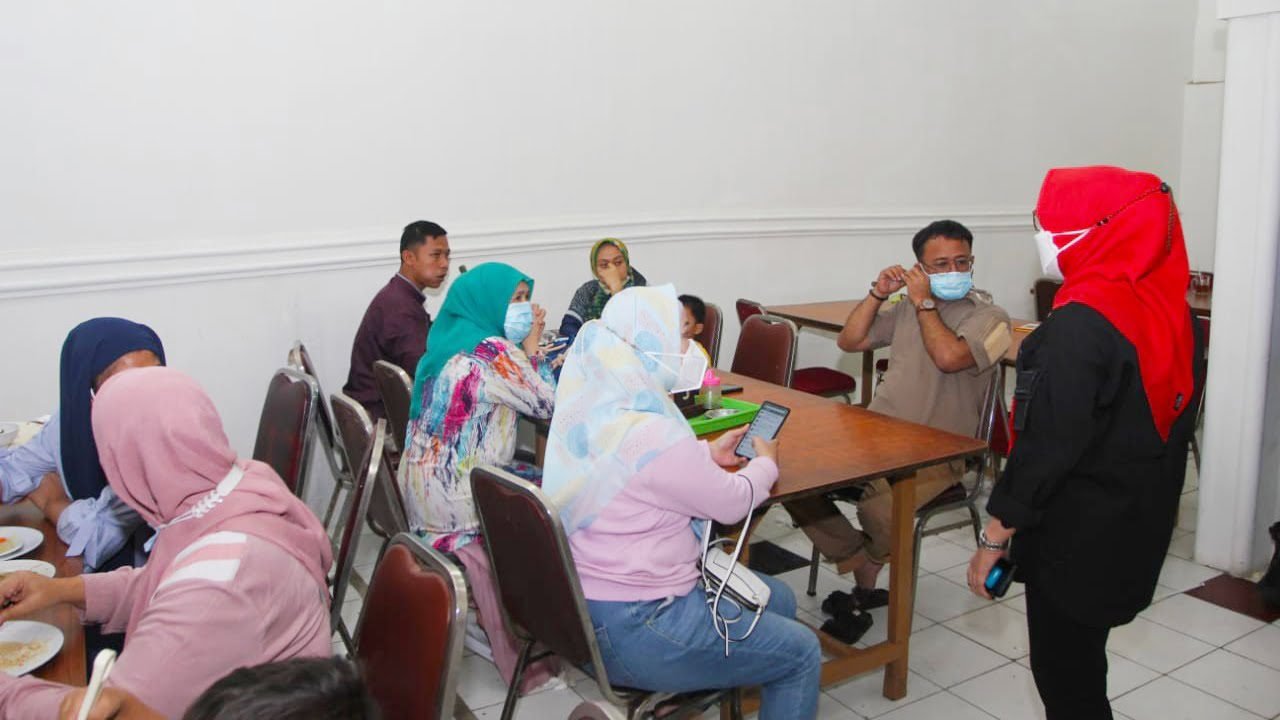 Hari Pertama PPKM Mikro, Tim Temukan Tempat Usaha Membandel