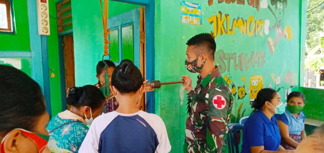 Gelar Posyandu, Satgas Yonarmed 6/3 Kostrad Jamin Tumbuh Kembang Balita di NTT