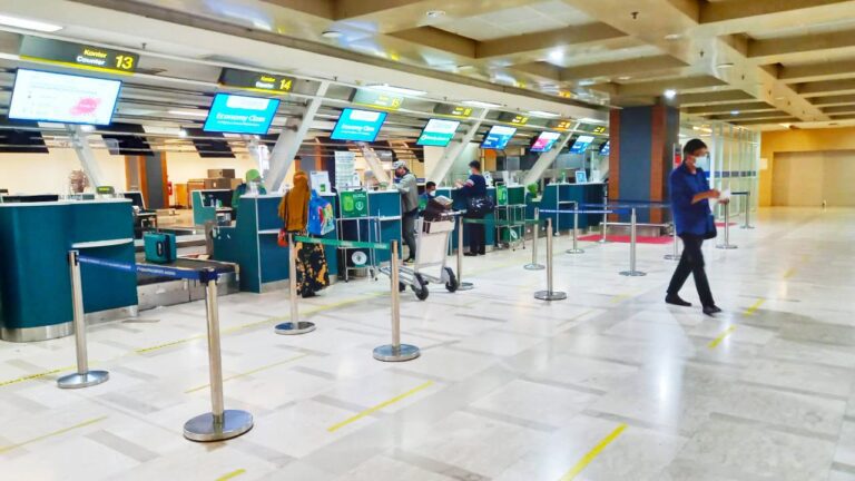 Jelang Lebaran Idul Adha, Aktivitas Penumpang di Bandara SHM Sepi 8 Jelang Lebaran Idul Adha, Aktivitas Penumpang di Bandara SHM Sepi