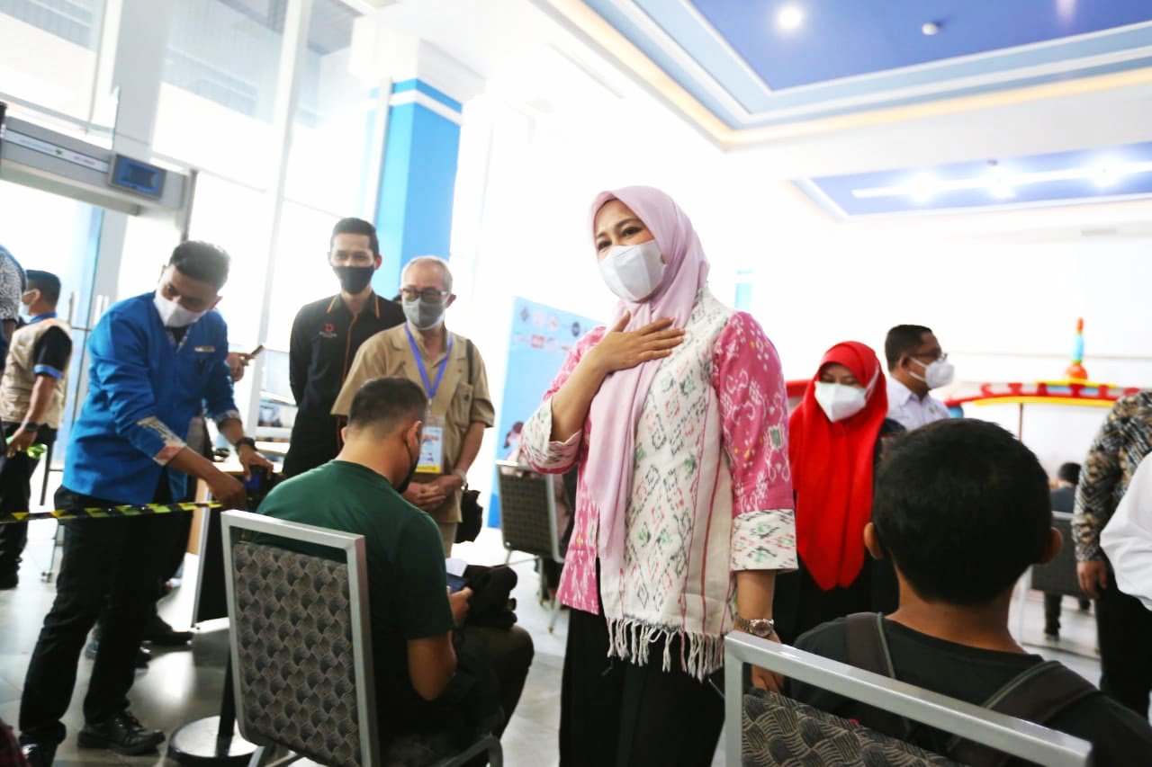 Fatma Pantau Wisata Vaksin Gratis yang Digelar PHRI Makassar