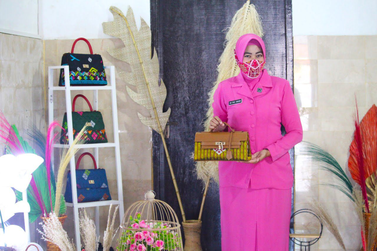 Berawal dari Hobi Merajut, Usaha Polwan Cantik Ini Dapat Perhatian Bhayangkari Pusat