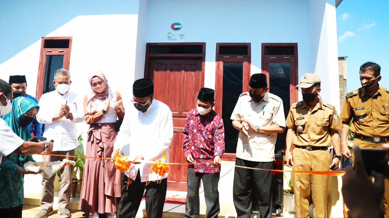 Danny Resmikan Bantuan Rumah Layak Huni dari AMCF 2 Danny Resmikan Bantuan Rumah Layak Huni dari AMCF
