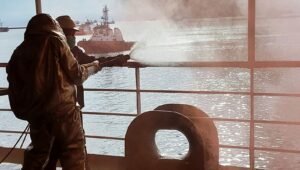 Jelang Peluncuran Isoman Apung, Pemkot Makassar Gelar Simulasi Penanggulangan Kebakaran di Kapal