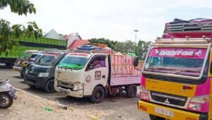 Pasca Hari Raya Idul Adha, Ratusan Kendaraan Padati Pelabuhan Pamatata