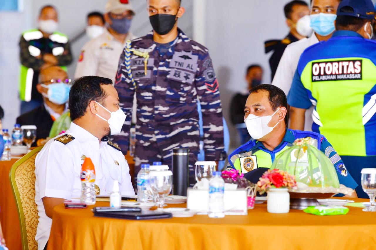 Sulsel Kebut Vaksinasi, Sehari Plt Gubernur Hadiri Dua Titik Vaksinasi Massal 3 Andi Sudirman Sulaiman menghadiri dua lokasi pelaksanaan vaksinasi massal.