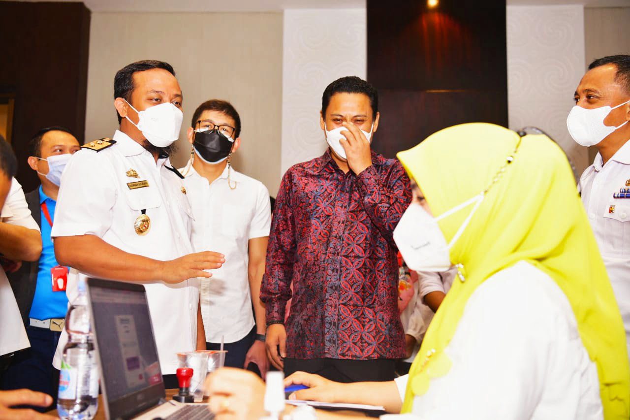 Sulsel Kebut Vaksinasi, Sehari Plt Gubernur Hadiri Dua Titik Vaksinasi Massal