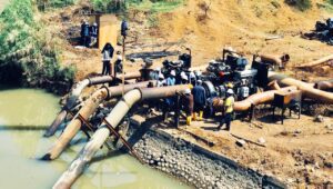 Penuhi Kebutuhan Air Bendungan Lekopancing, PDAM Makassar Turunkan 3 Pompa Suplesy di Sungai Moncongloe Maros