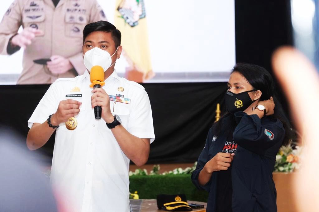 Hadiri Vaksinasi Massal untuk Pelajar, Adnan Harap Belajar Tatap Muka Bisa Segera Dilakukan 2 Hadiri Vaksinasi Massal untuk Pelajar, Adnan Harap Belajar Tatap Muka Bisa Segera Dilakukan