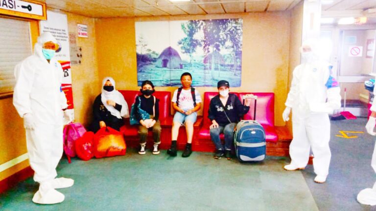 Pasien Isolasi Apung di KM Umsini Bertambah 12 Orang, Total 82 orang 3 Pasien Isolasi Apung di KM Umsini Bertambah 12 Orang, Total 82 orang