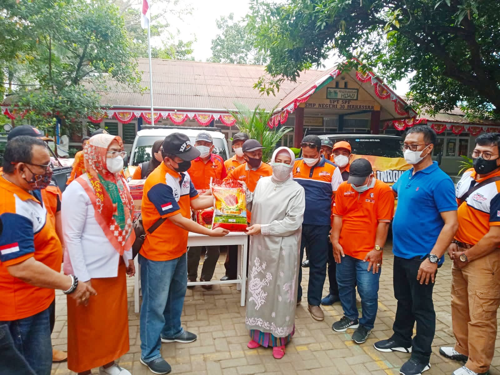 Ringankan Beban Pandemi, Bunda PAUD bersama Golorong Gelar Baksos
