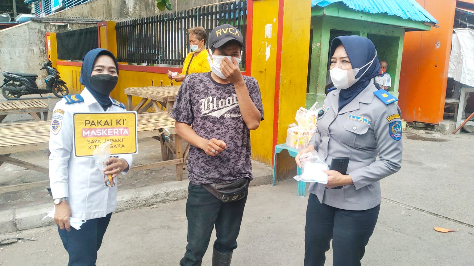 Tim Edukasi Dishub Sulsel Sasar TPI Rajawali 2 Tim Edukasi Dishub Sulsel Sasar TPI Rajawali