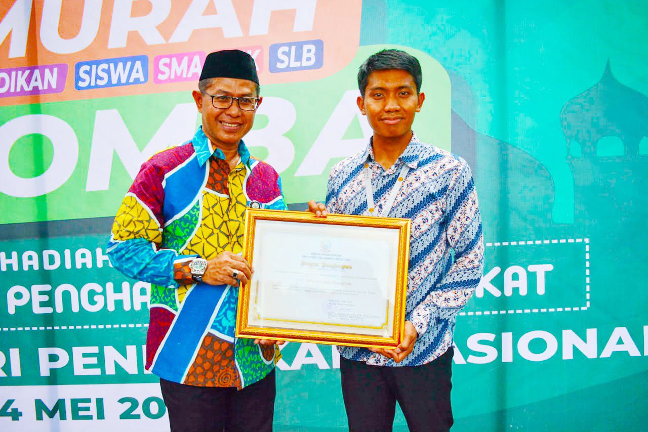 Kadisdik Sulsel Beri Penghargaan kepada Zenius