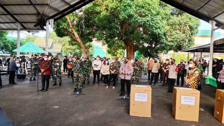 Kunjungi Makassar, Panglima TNI dan Kapolri Cek Petugas Tracer Covid-19