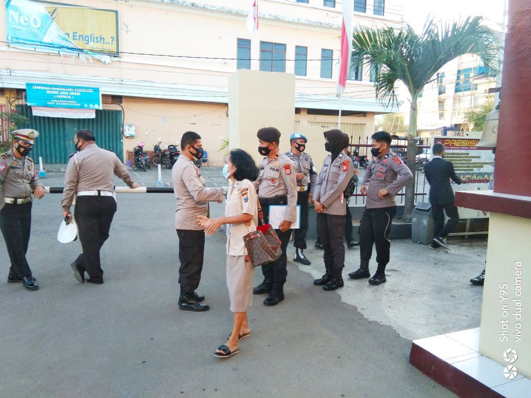 Kasi Propam Resor Gowa Lakukan Pengawasan Penerapan Protokol kesehatan Anggota