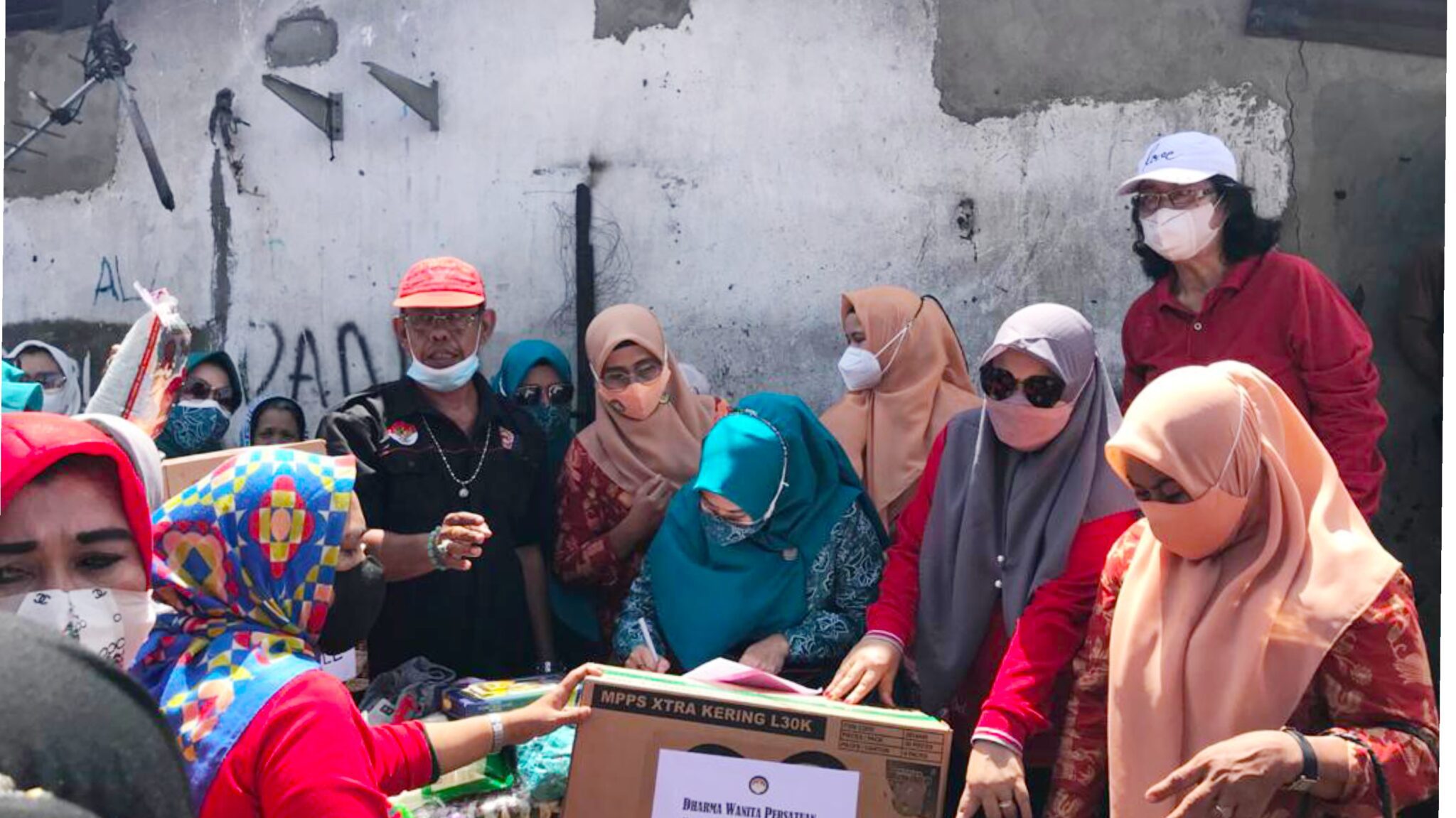 Kunjungi Lokasi Kebakaran di Kampung Lepping, PKK Sulsel Beri Bantuan