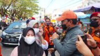 Danny Bagi 7.600 Masker Buat Pengendara di Pasar Antang