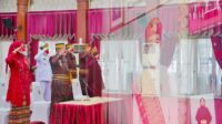 Kenakan Pakaian Adat Bugis Makassar, Plt Gubernur Sulsel Ikuti Upacara Detik-detik Proklamasi Kemerdekaan RI