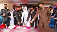 HUT RI ke-76: Forkopimcam Tinggimoncong Potong Kue Bersama