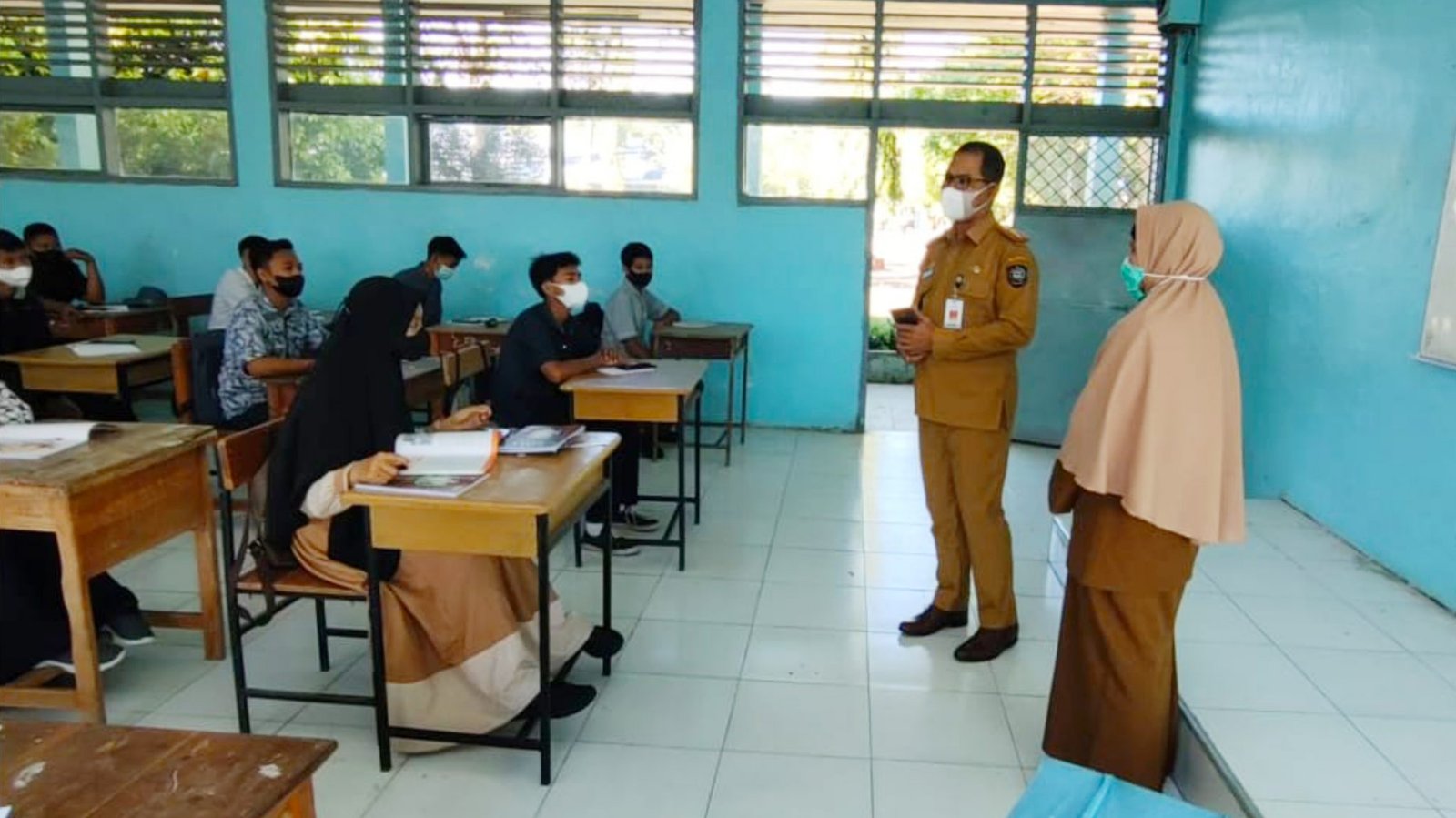 Prof Jufri Sidak PTM di SMAN 3 dan SMKN 1 Maros