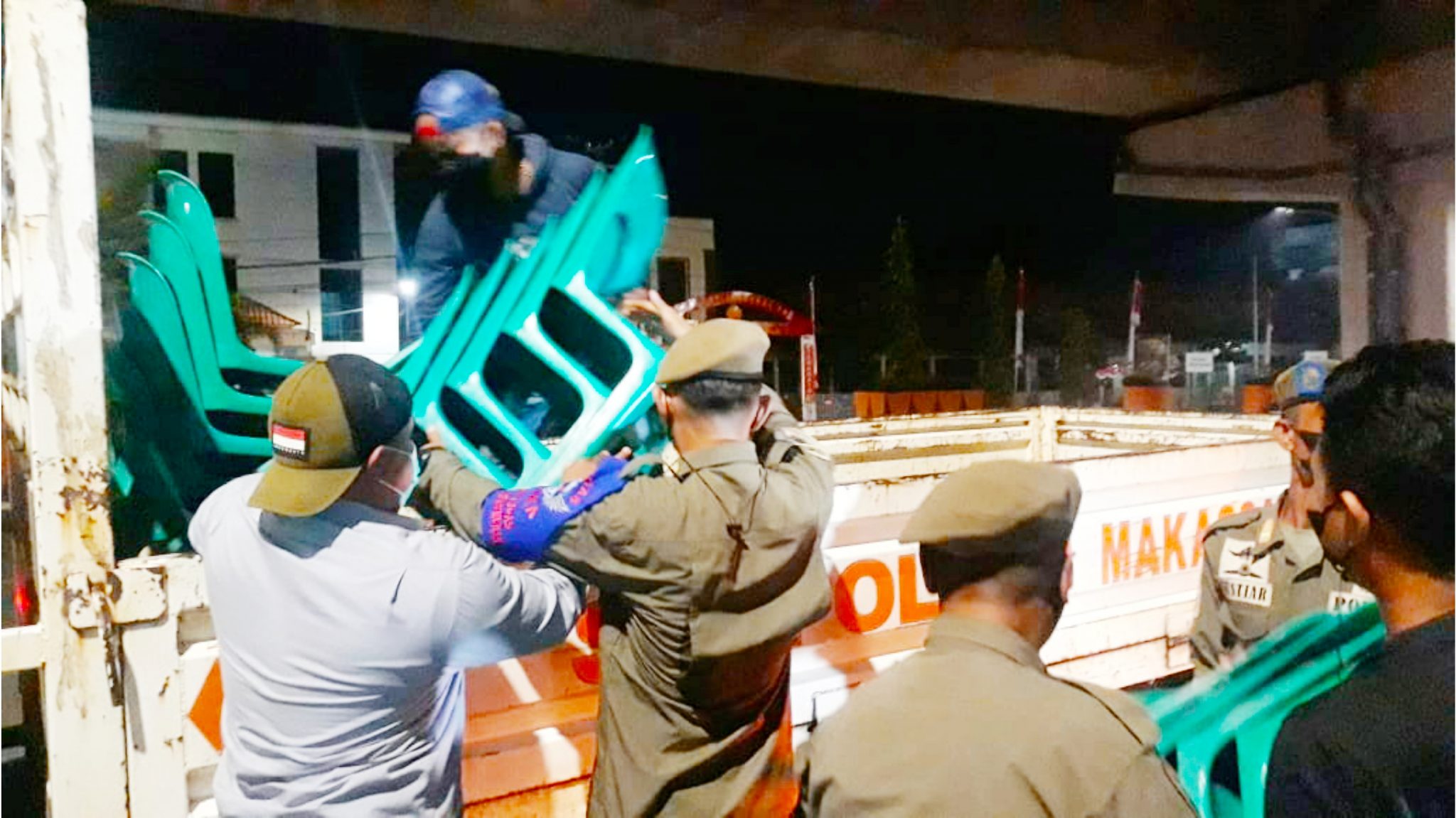 Perpanjangan PPKM di Kota Makassar Diwarnai Sita Kursi