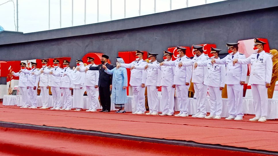 Walikota Makassar Lantik 15 Camat, Danny Harap Tingkatkan Sinergitas Rangkul semua Pihak 2 Berikut Nama-Nama 15 Camat yang Dilantik