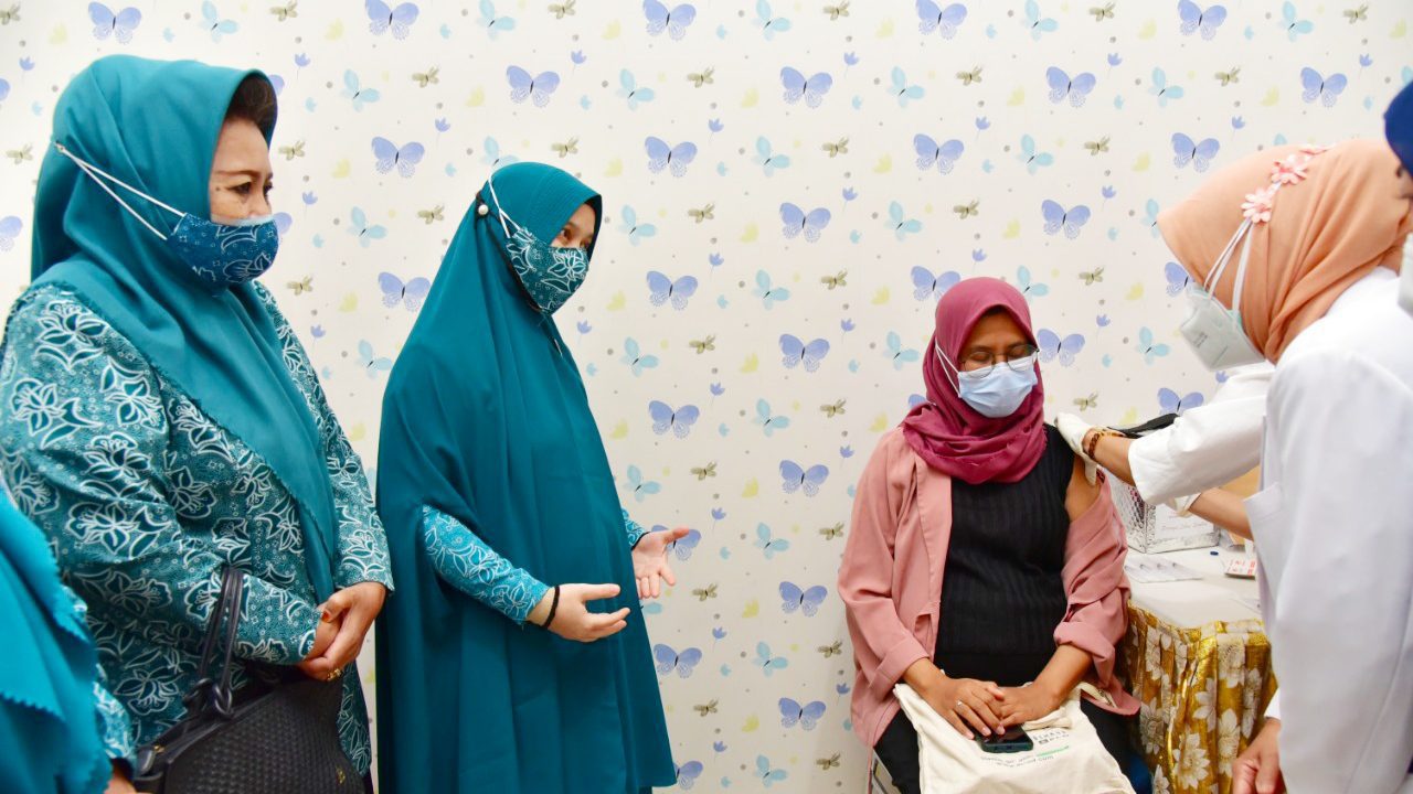 Tinjau Vaksinasi Ibu Hamil, Naoemi Ingatkan Tak Terpengaruh Informasi yang Belum Jelas Terkait Vaksin