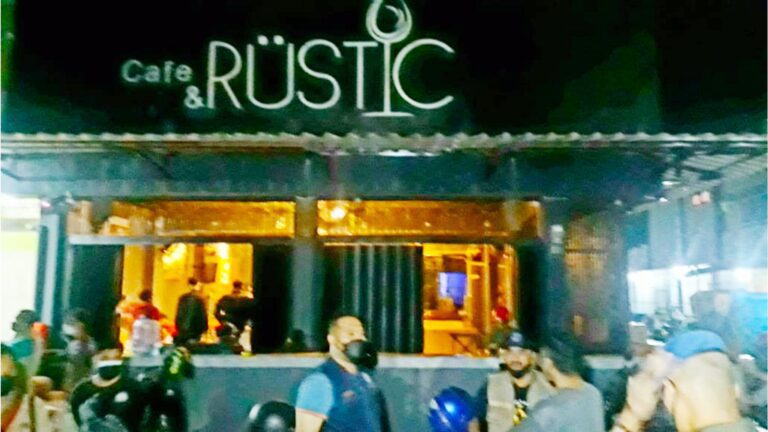 Karyawan 2 Cafe Pelanggaran Jam Operasional Usaha di Panakkukang di Swab di Tempat