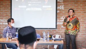 Sharing Session, Jubir Presiden Fadjroel Rachman – dr Fadli Ananda Bahas Milenial, Kerelawanan dan Masjid