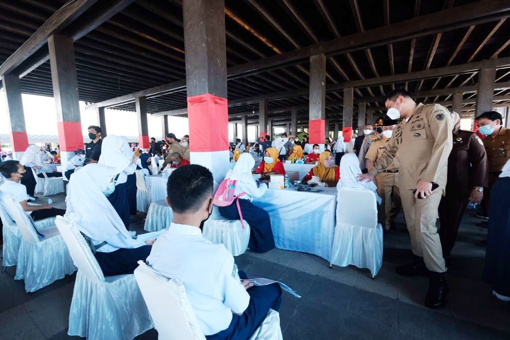 Harap Sekolah Tatap Muka Dibuka, Ribuan Pelajar Antusias Ikut Vaksinasi Covid-19