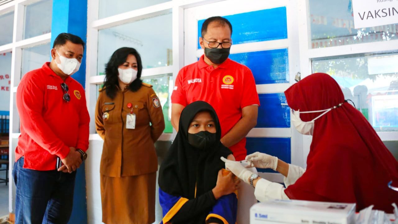 Vaksinasi Pelajar Makassar, Wali Kota Optimis PTM Segera Dibuka