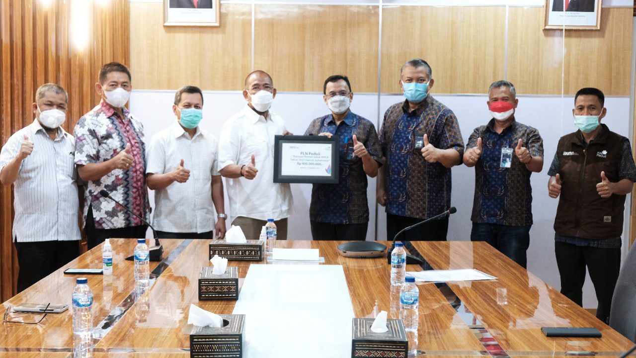 Bedah Rumah, Wujudkan Hunian Sehat bagi IKPLN Daerah Sulselrabar