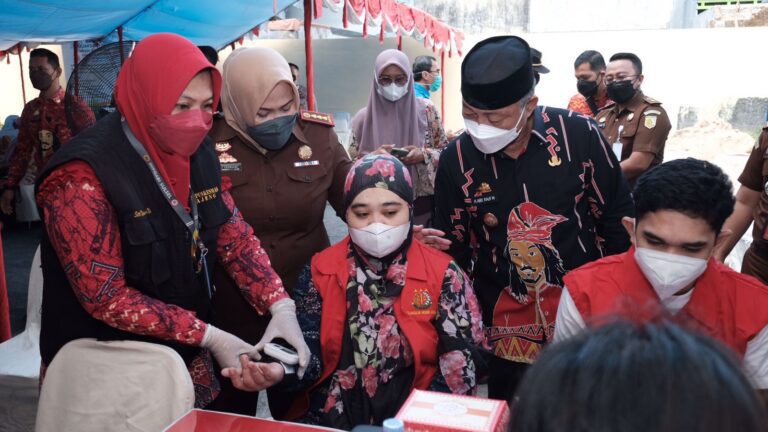 Wabup Tinjau Vaksinasi untuk Masyarakat dan Tahanan Kejari Gowa 7 Wabup Tinjau Vaksinasi untuk Masyarakat dan Tahanan Kejari Gowa