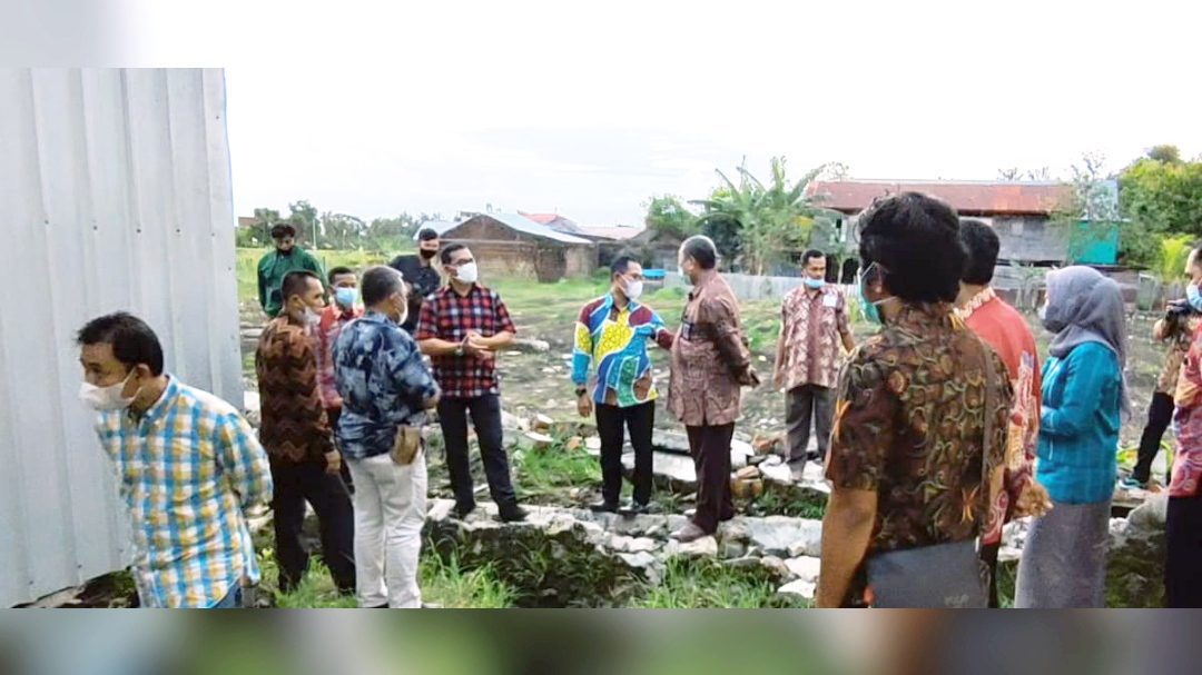 Prof Jufri Tinjau Korban Banjir dan Rapat Persiapan Kedatangan Jokowi di SMAN 13 Wajo
