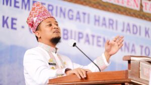 HUT Tator ke-64: Plt Gubernur Sulsel Serahkan Rp20 Miliar Bantuan Keuangan
