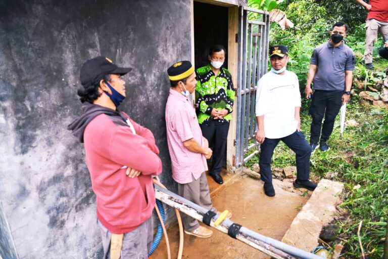 Andi Sudirman Tinjau Langsung Pompanisasi dan Embung di Enrekang 5 Andi Sudirman Tinjau Langsung Pompanisasi dan Embung di Enrekang