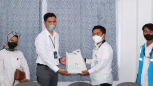 Hari Pelanggan Nasional, PLN UIW Sulselrabar Kunjungi 5 Rumah Sakit Penanganan Covid di Makassar