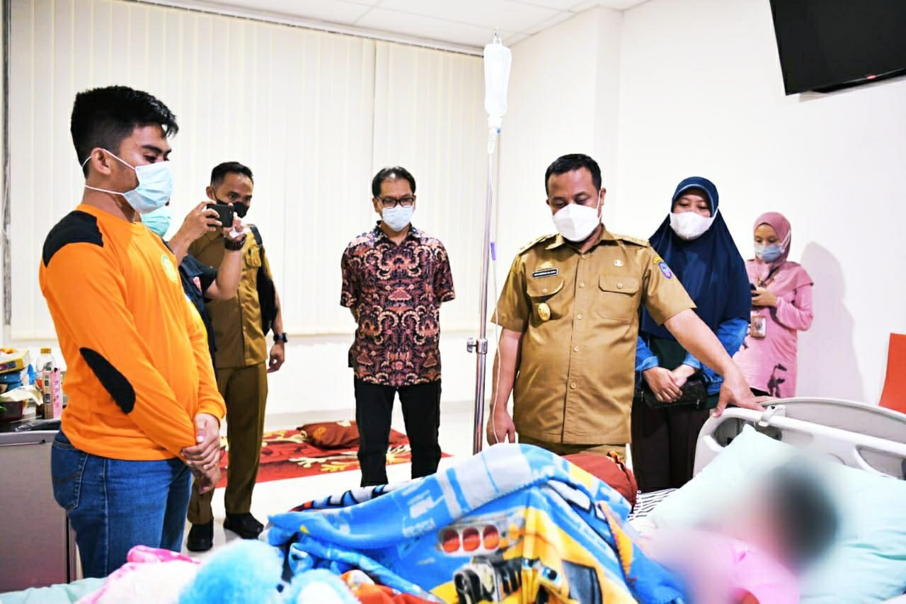 Korban Penganiayaan Orang Tua di Gowa Dijenguk Plt Gubernur Sulsel