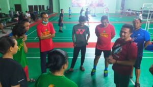 Prof Karta Pimpin Tim Bulutangkis Sulsel ke PON XX Papua