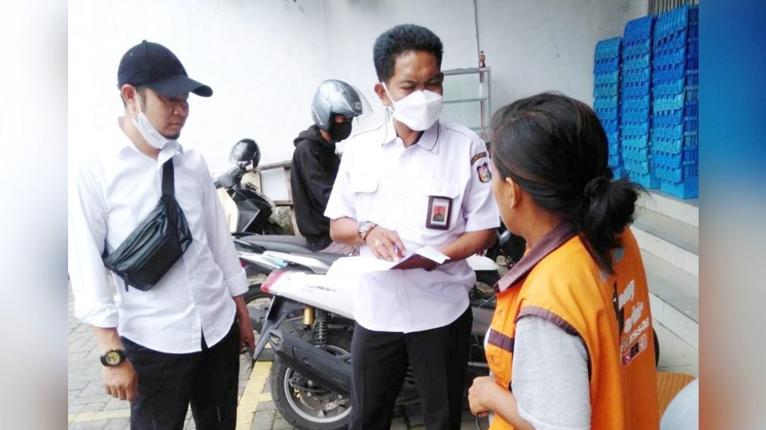 Perumda Parkir Makassar Raya Tertibkan Atribut Jukir