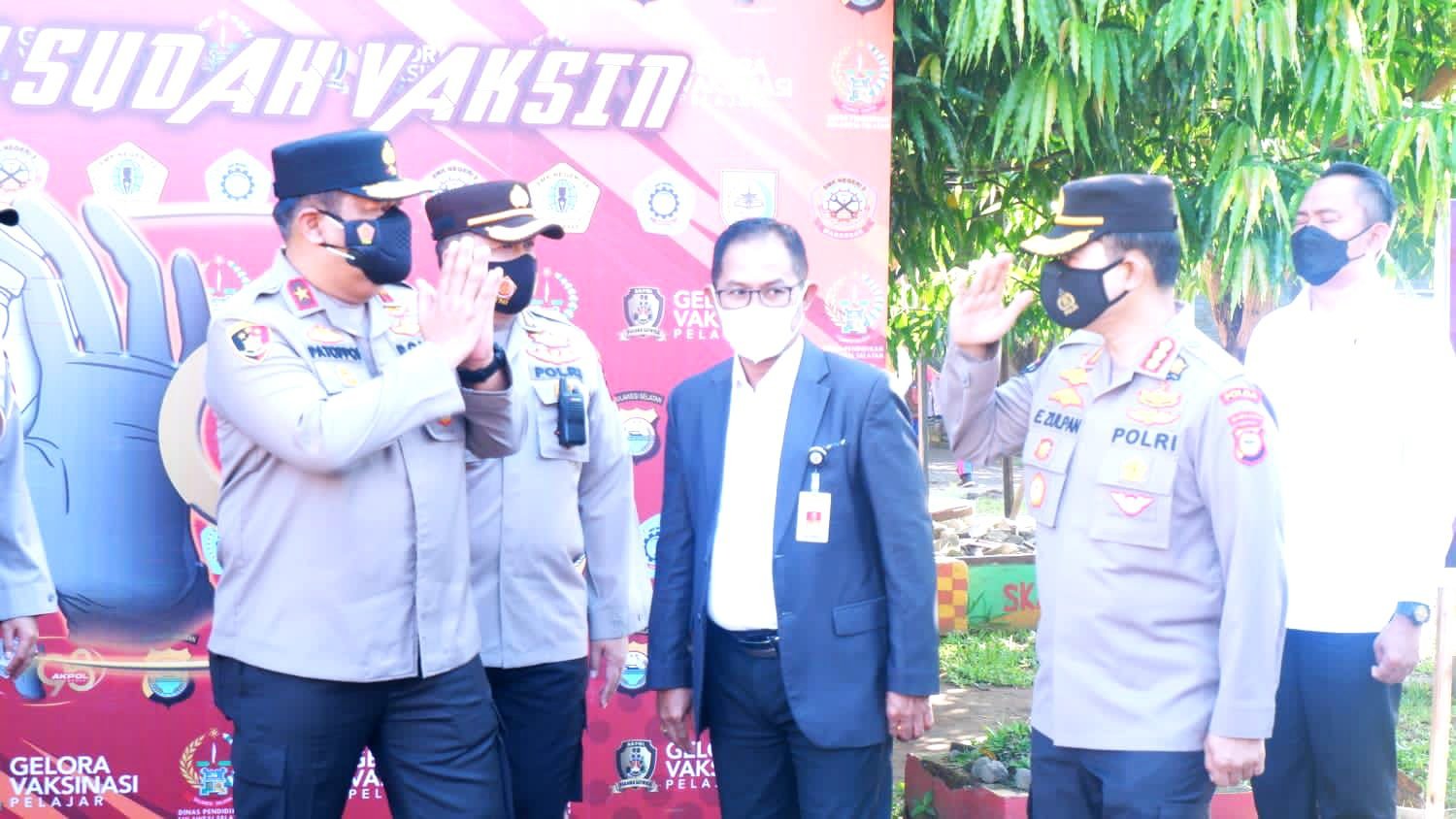 Wakapolda Sulsel Tinjau Gelora Vaksinasi Pelajar di SMKN 2 Makassar
