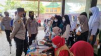 Kapolres Gowa Semangati Pelajar Peserta Vaksinasi Massal di Bontonompo Selatan