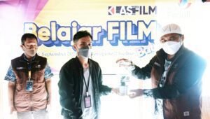 PLN Gelar Pelatihan Videografi dan Berikan Bantuan Gapura Wisata Cendol Malino