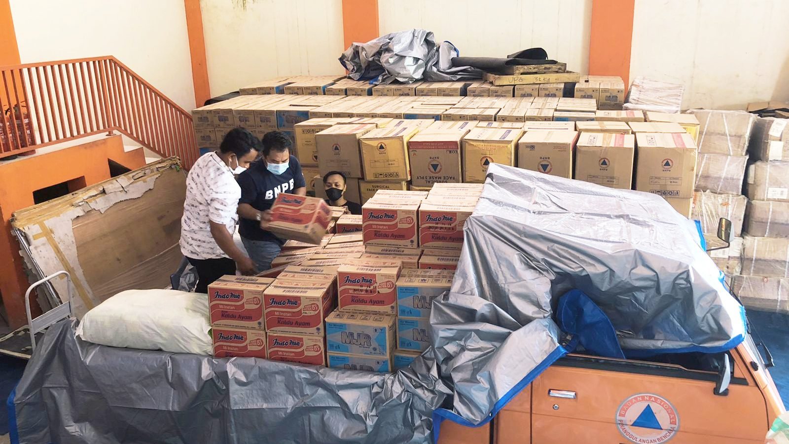 Gerak Cepat, Plt Gubernur Kirim Bantuan Logistik bagi Korban Banjir di Luwu