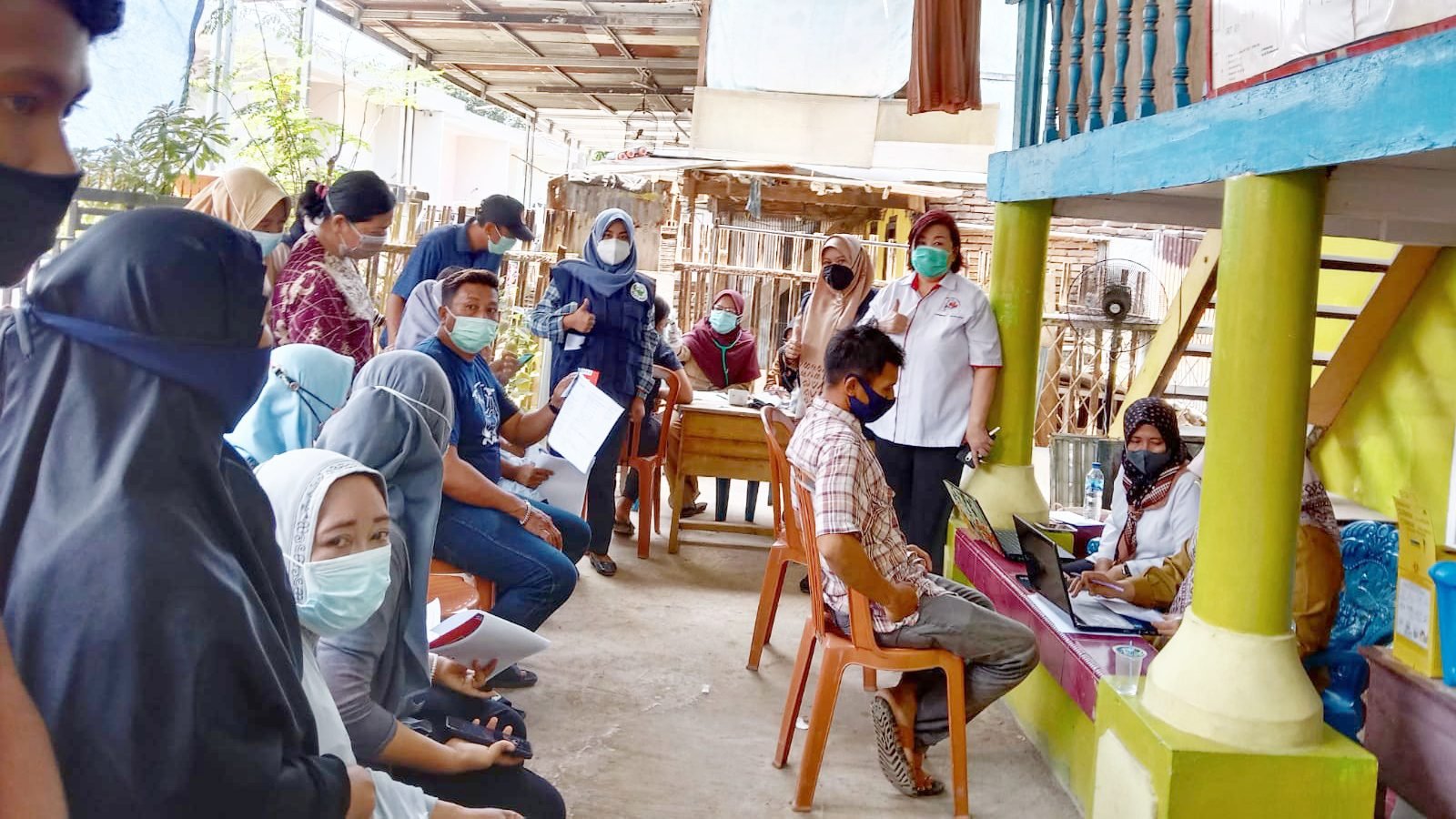 YABBM, PHRI dan IHGMA Sulsel Berbagi Bingkisan untuk Warga Lorong yang Divaksin