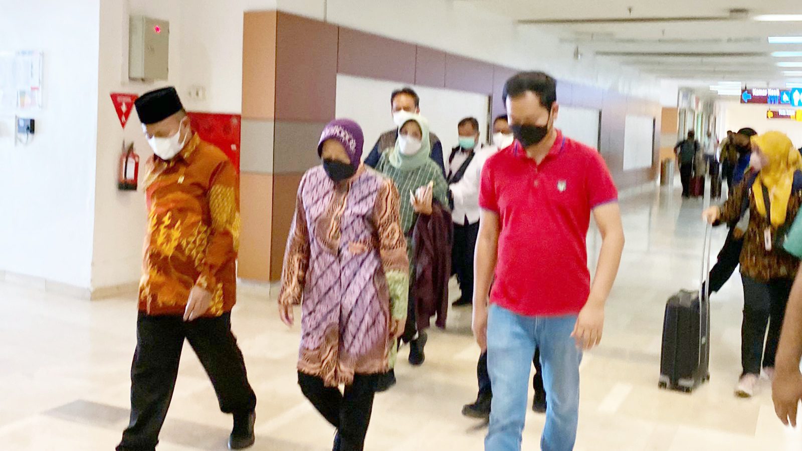 Dokter Fadli Ananda Dampingi Mensos Tri Rismaharini Kunjungi Lokasi Banjir di Luwu
